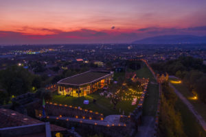 castello la rocca notturno